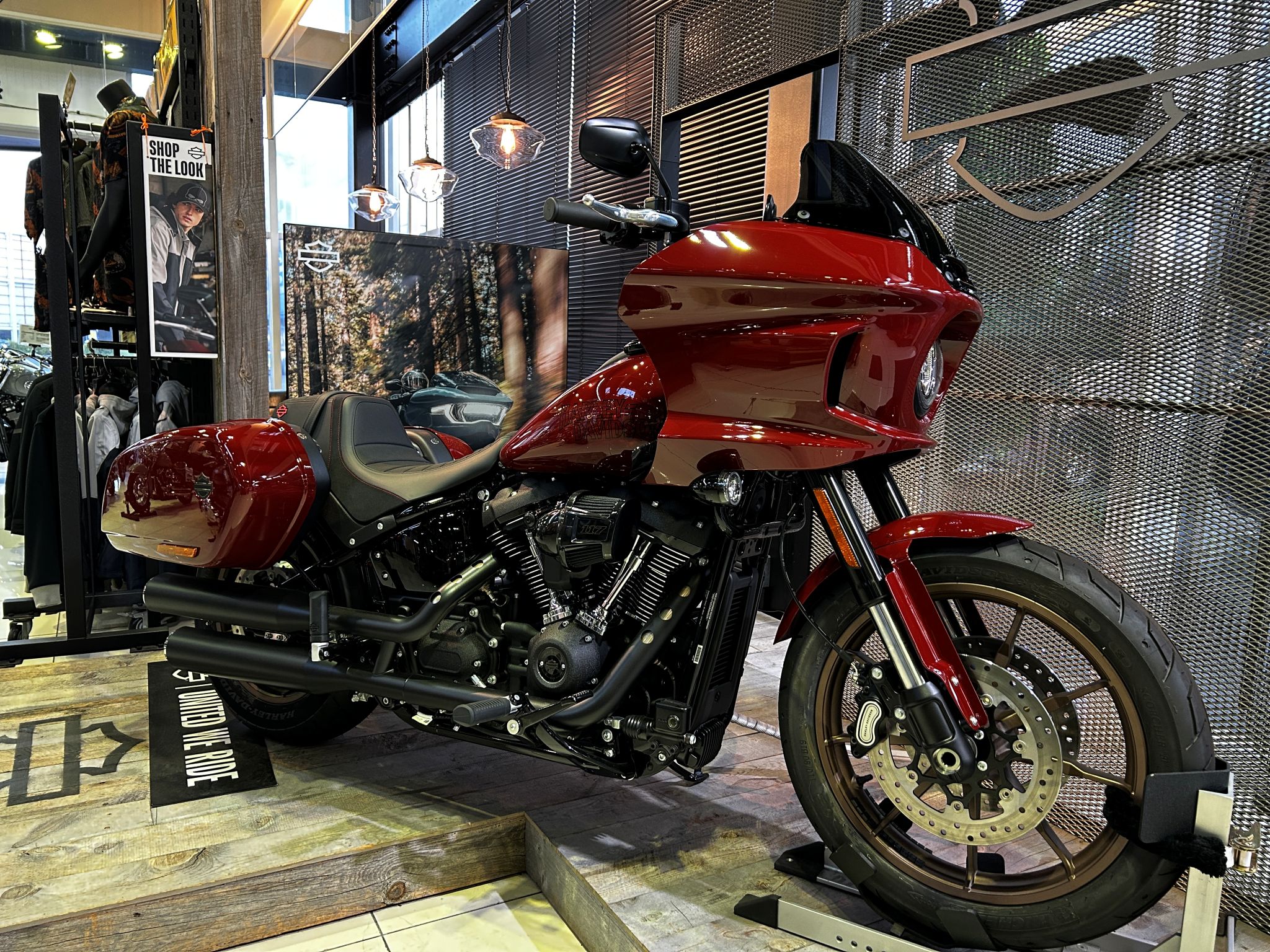 ハーレー　FXLRST
ローライダーＳＴ
2023年　インナーカウル　新車外し 2023年モデルFXLRST】ローライダーSTフォルムチェック